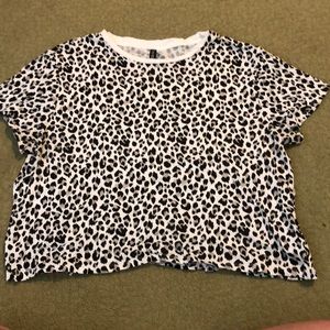 Divided- cropped t-shirt. Size XL. Leopard print